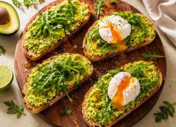 Egg, Avocado and Arugula Toast